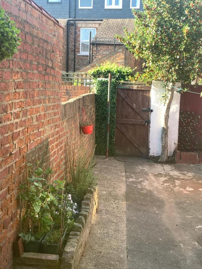 Lovely City Town House With Free Parking Sleeps 2 To 6 Guests York Exterior foto