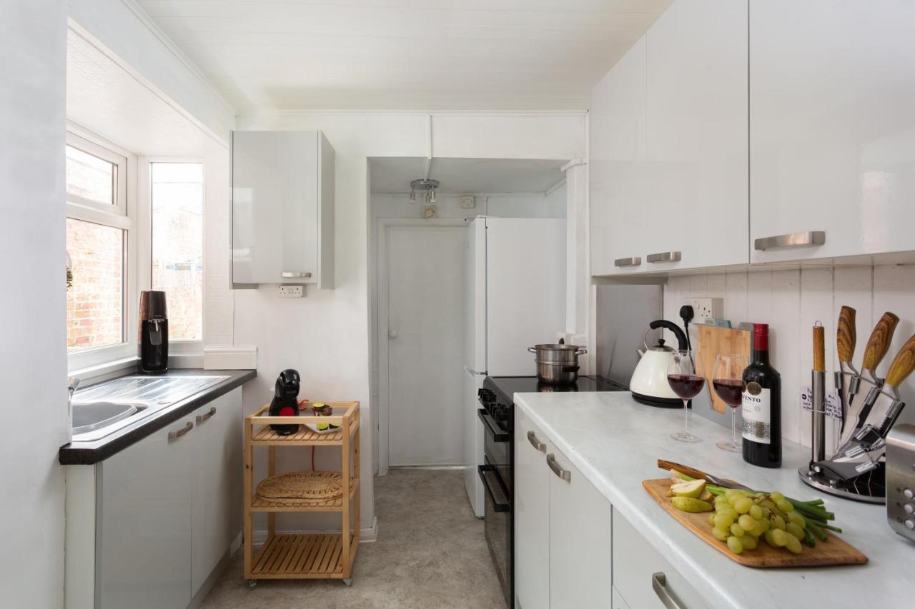 Lovely City Town House With Free Parking Sleeps 2 To 6 Guests York Exterior foto